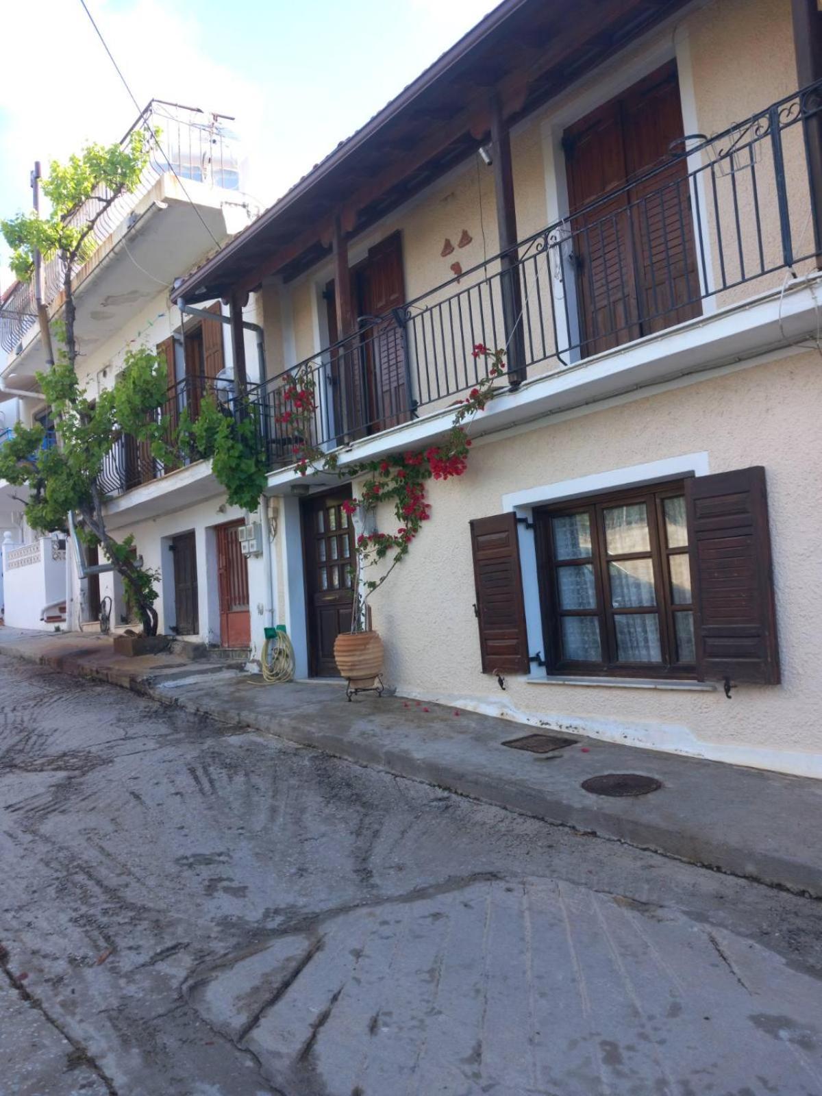 Katerinas Apartmens Skiathos Town Exterior photo